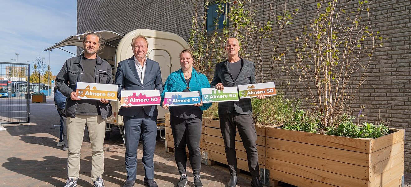 Onthulling logo Almere 50 jaar