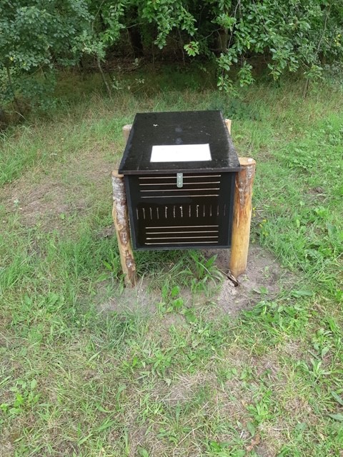 Foto van een broedkast voor natuurlijke vijanden van de eikenprocessierups
